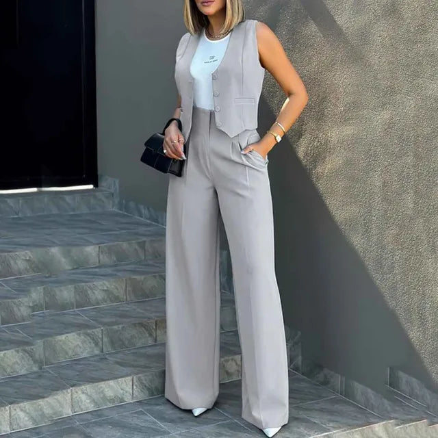 Nereida:  Gemütliches, elegantes Strickjacken-Set ohne Ärmel