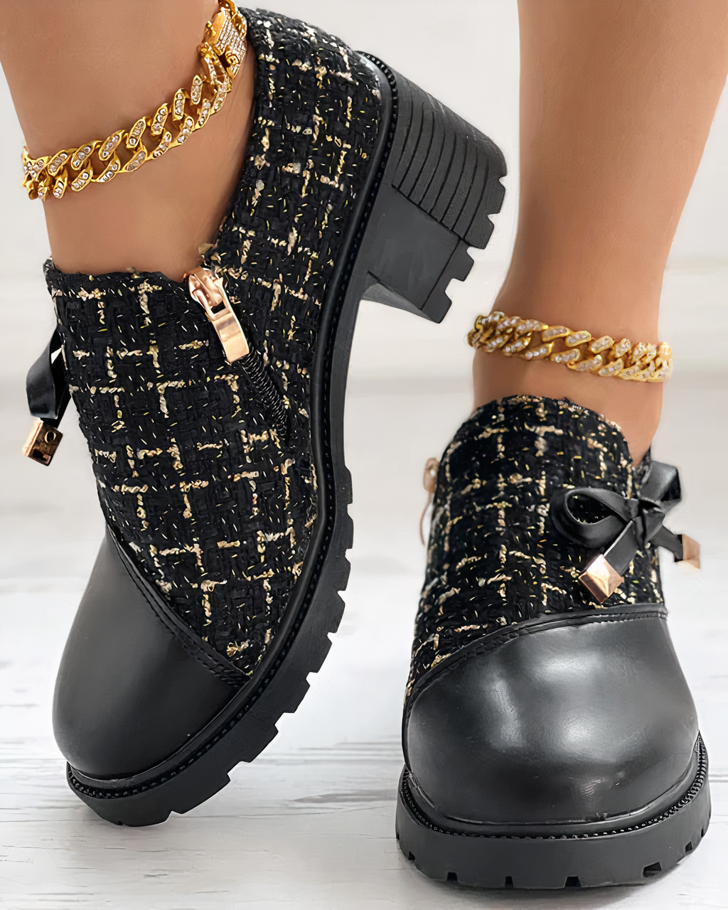 Modische hohe Absätze mit Spitze – Yara