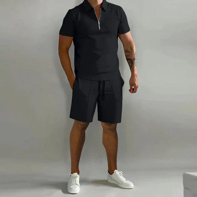 Elegantes Sommerset für Herren: Polohemd und Shorts in luxuriöser Qualität
