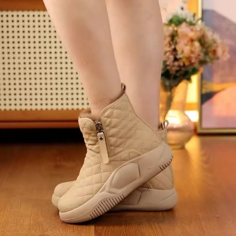 Krohn-e | Kurze Stiefel mit Kette An Der Seite