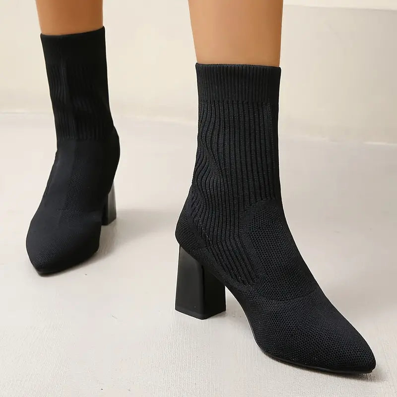 Krohn-e | Stiefeletten - Stricksockenstil - Spitzes Ende - Blockabsatz Komfortfit