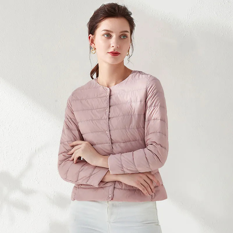 Krohn-e | Leichte, kragenlose und figurbetonende Damen-Daunenjacke