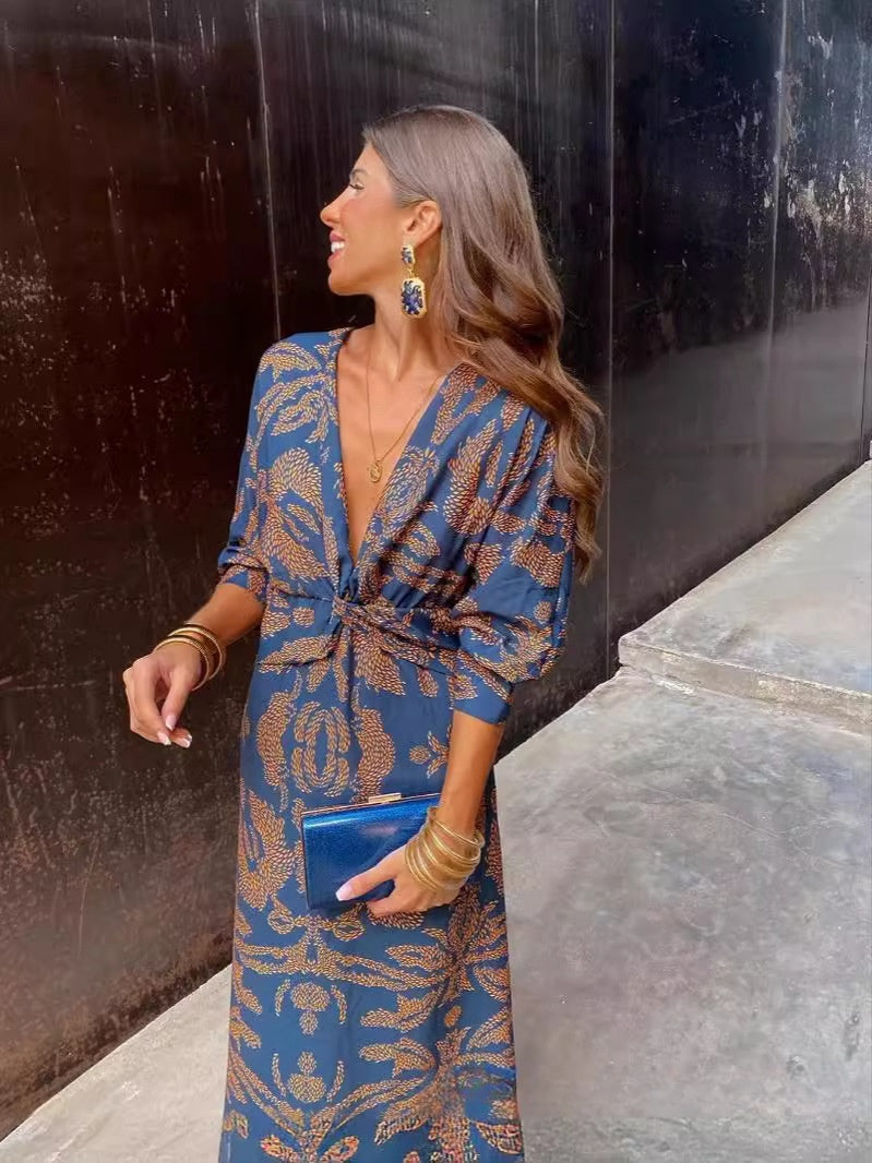 Fudus Kleid: Dreiviertelärmel, V-Ausschnitt, gemustert