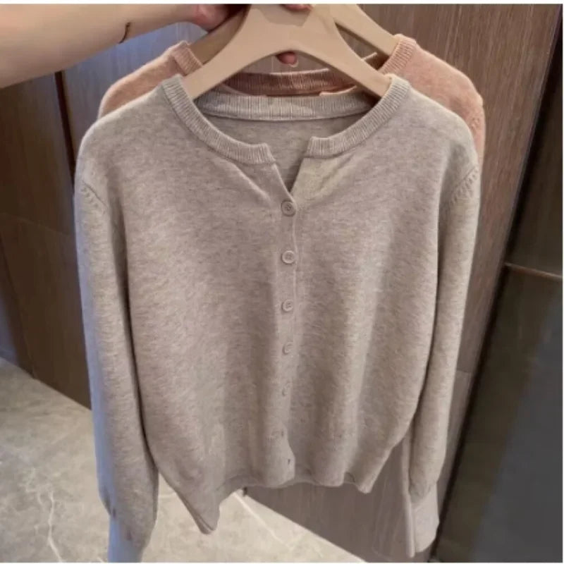 Krohn-e | grob gestrickter Woll-Kardigan-Pullover