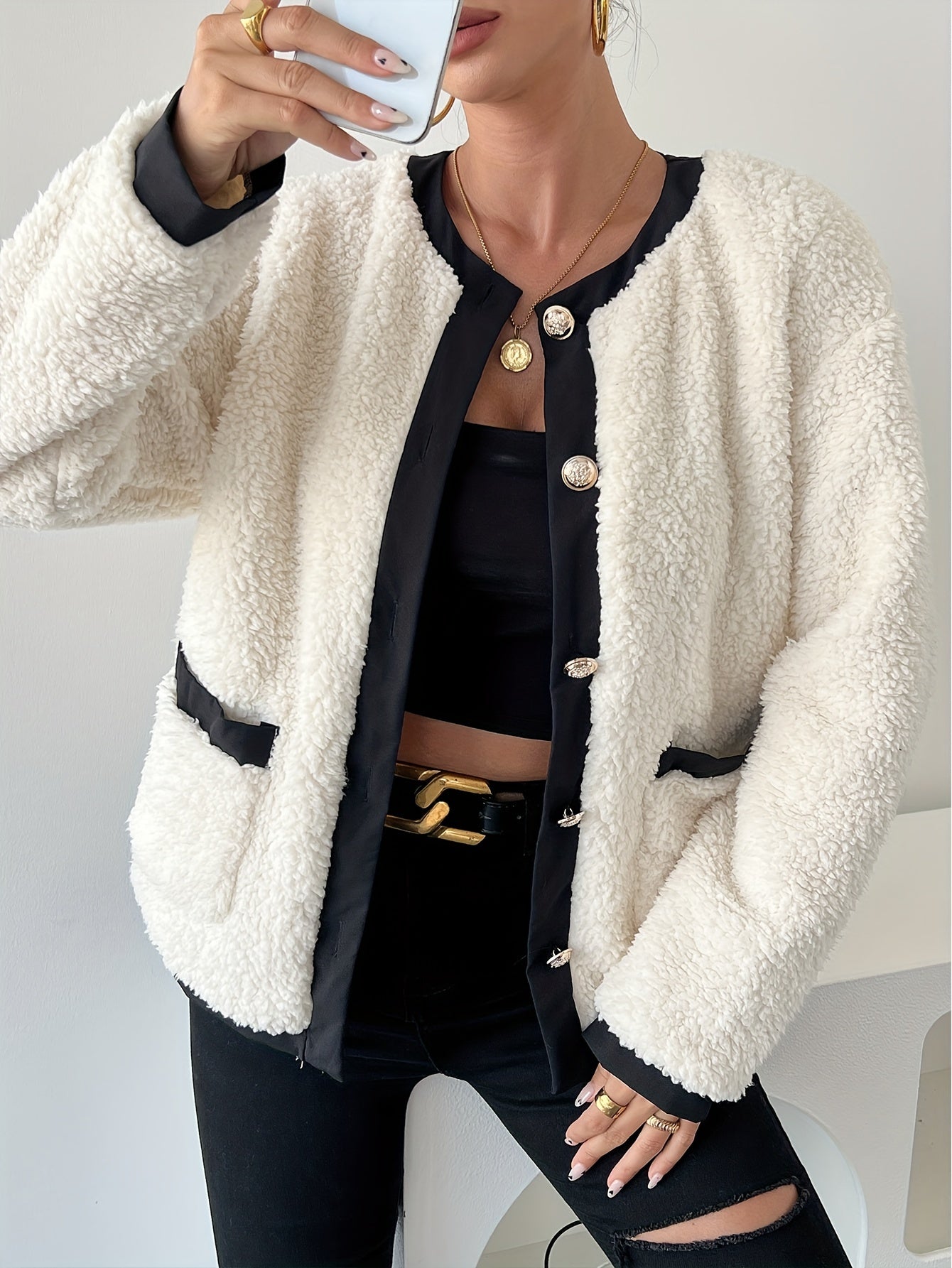 Krohn-e | Kurze Teddyjacke mit Kontrastkanten Polyester Stilvoll und Bequem
