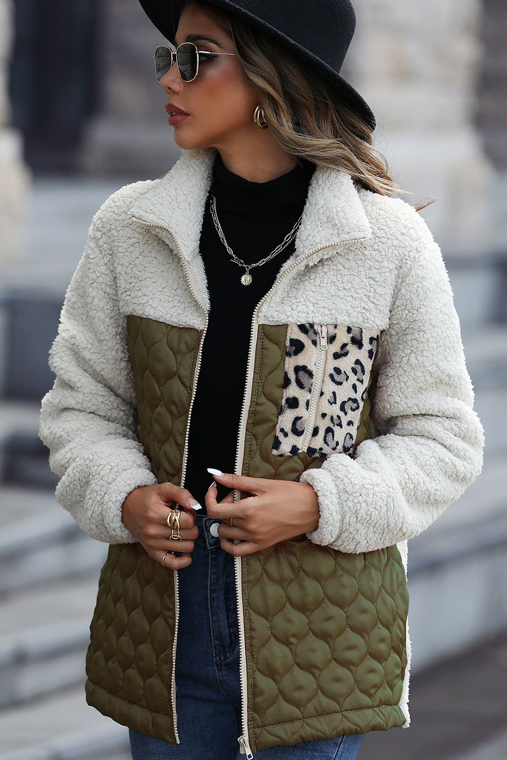Krohn-e | Sherpa-Jacke mit Stehkragen und Reißverschluss mit Leopardenmuster