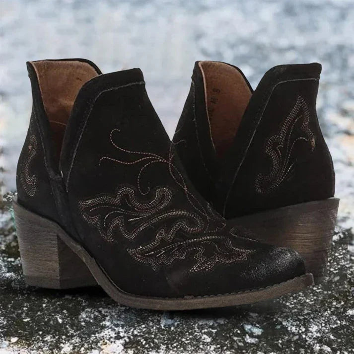 Krohn-e | Lässige Stiefeletten mit Hohem Absatz und Kosakenspitze