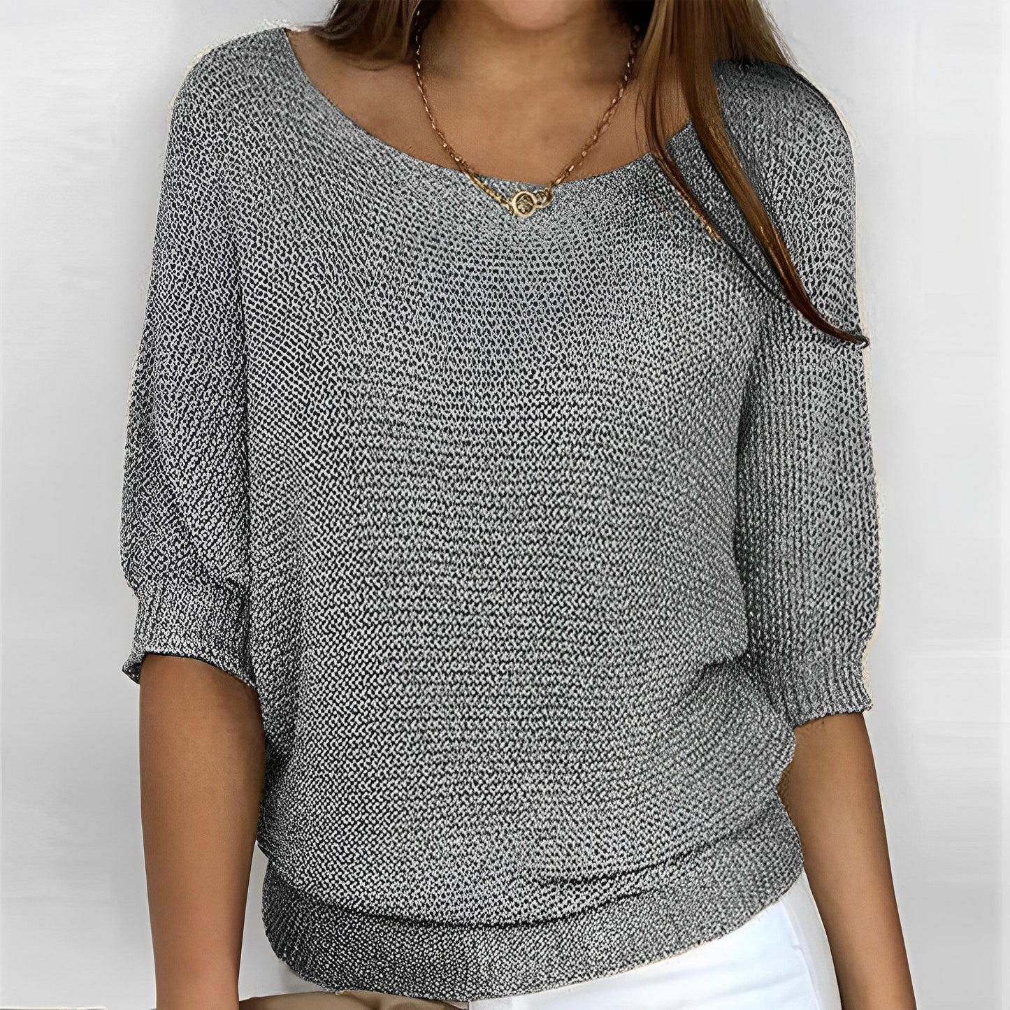 Elegantes Pullover-Shirt von Leonie mit Halfter-Ausschnitt