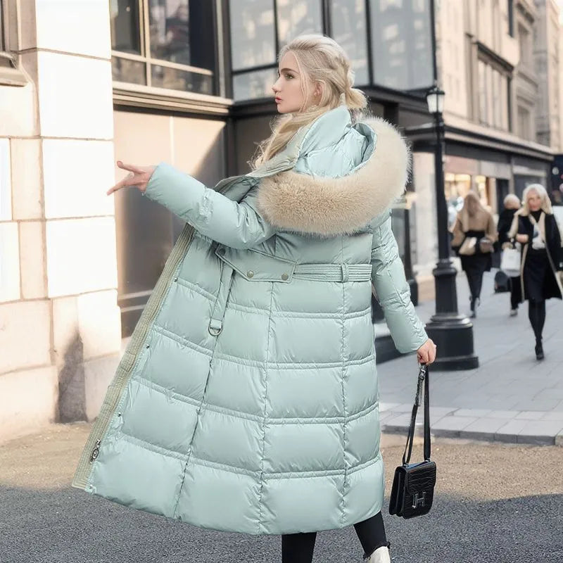 Krohn-e | Damen lange Winterjacke mit Pelzmütze und Gürtel