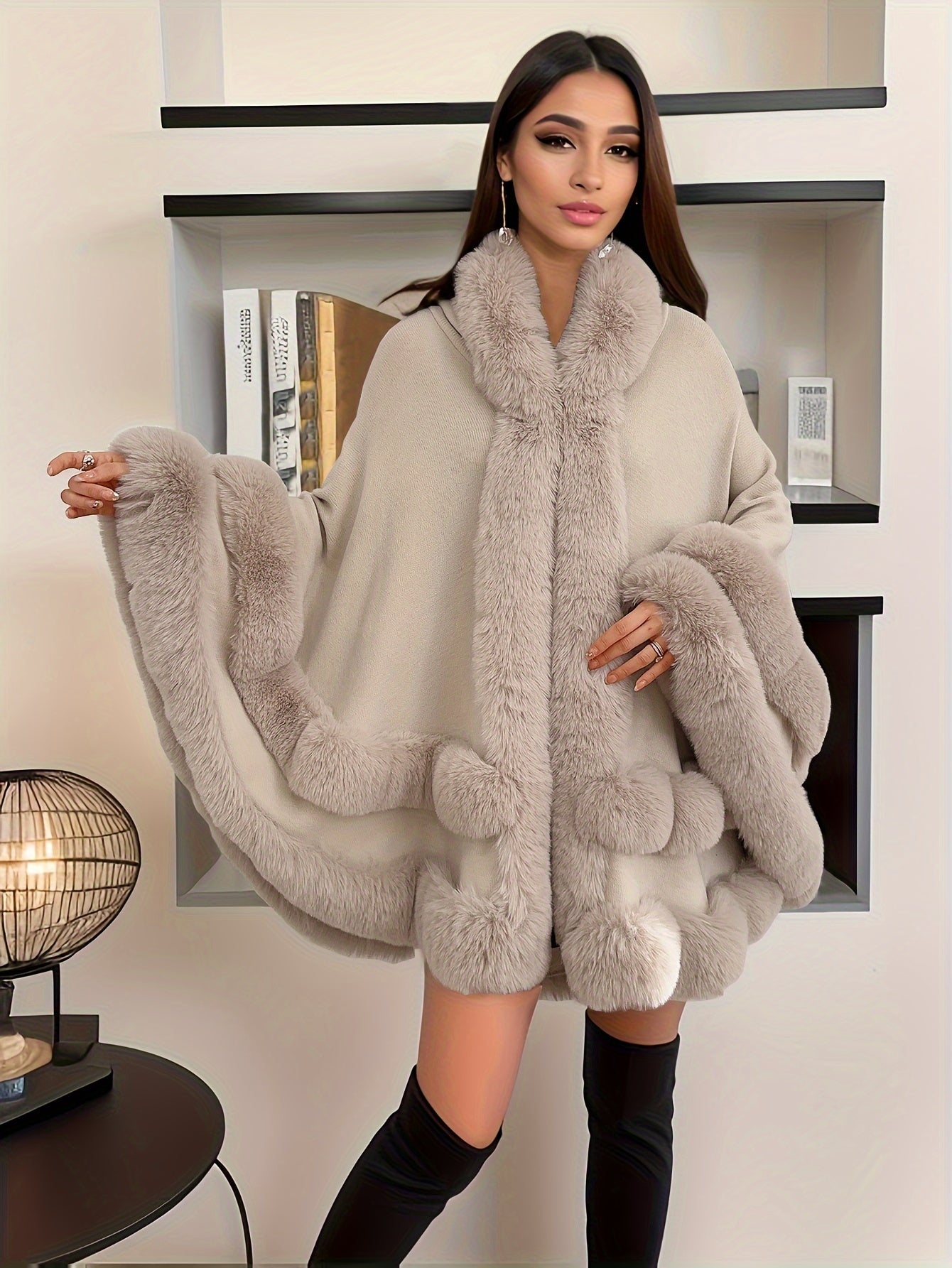 Krohn-e | Oversized Furry Cape Jacke für Frauen