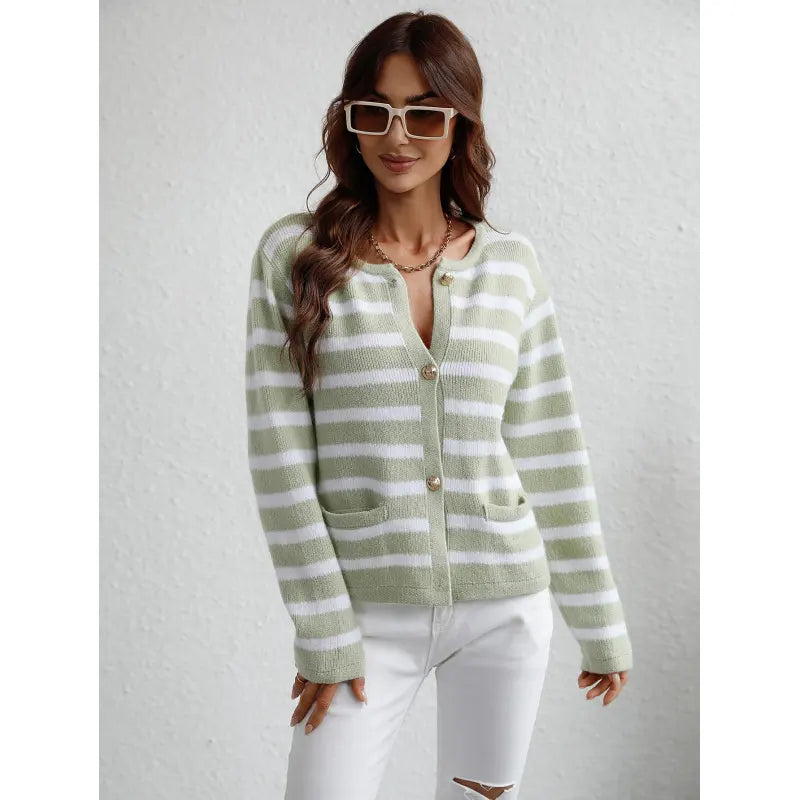 Krohn-e | grob gestrickter Pullover mit Knopfleiste und seitlichen Taschen