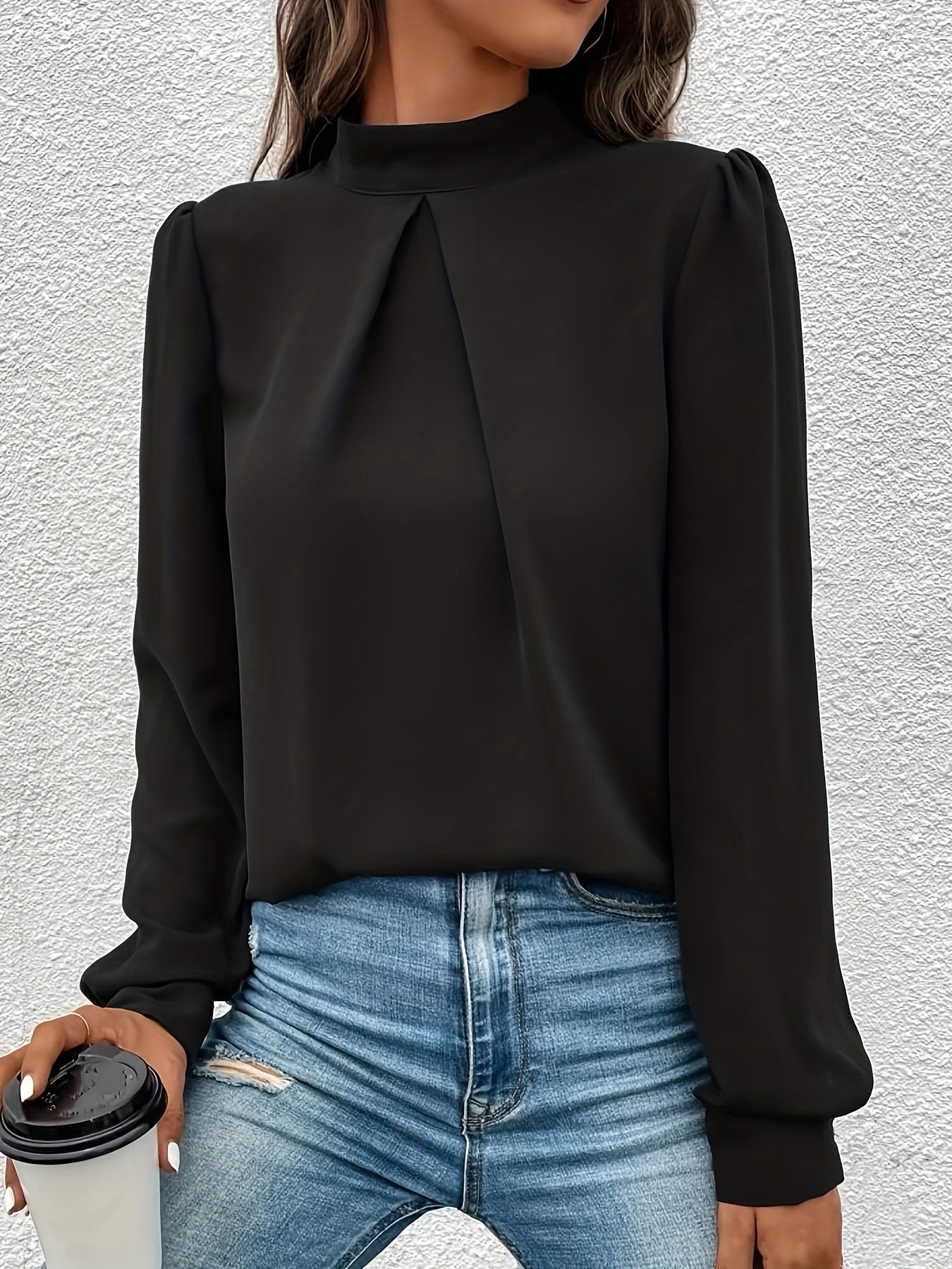 Marlene-Bluse: Schwarze Eleganz von Vae