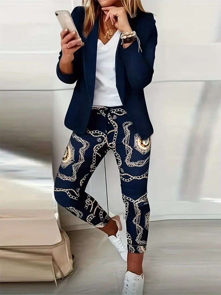 Blazer und Hose: Zweiteiliges Set mit elegantem Kragen und Kettenmuster