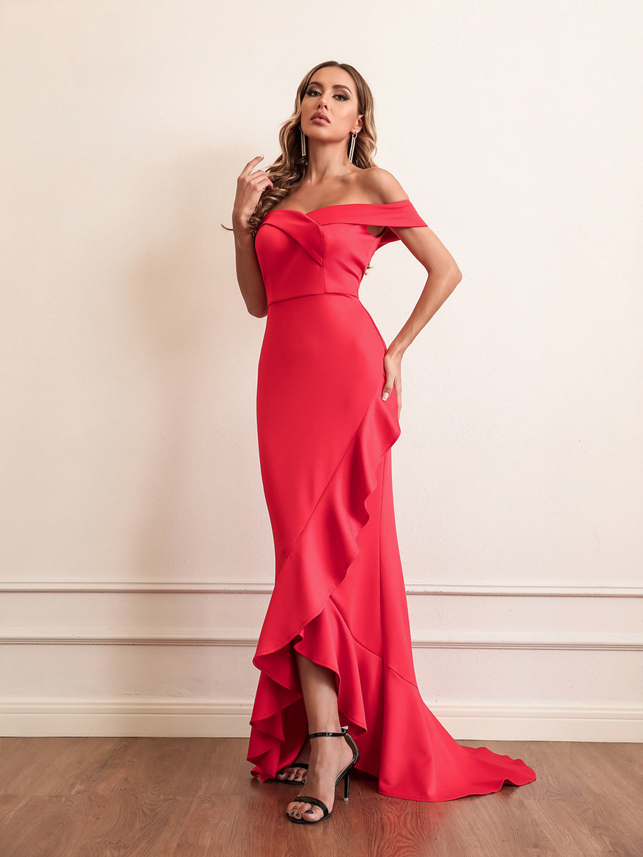 Fudus Mode-Kleid mit Schlepptrain