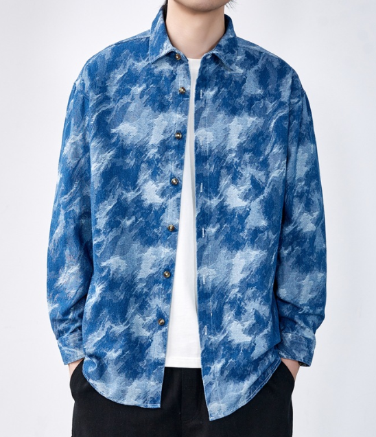 Fudus Langarmhemd mit Batikmuster und zwei Taschen