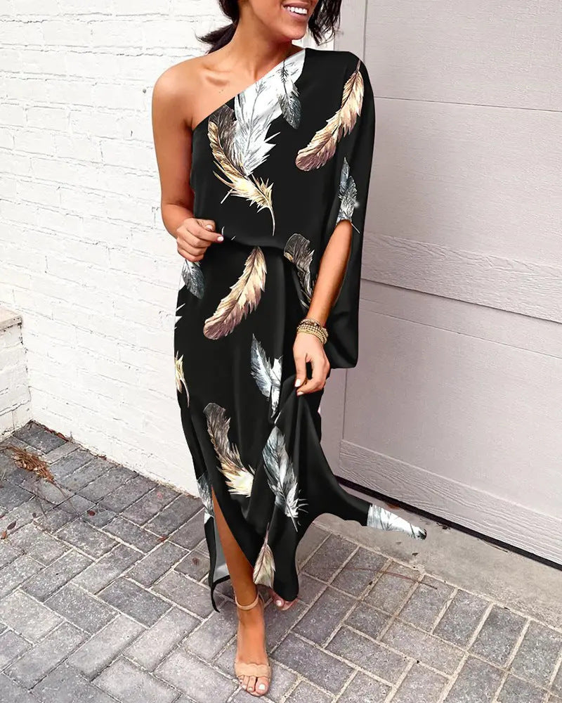 Sexy, schräg geschnittenes Kleid von Katharina mit freizügigen Schultern