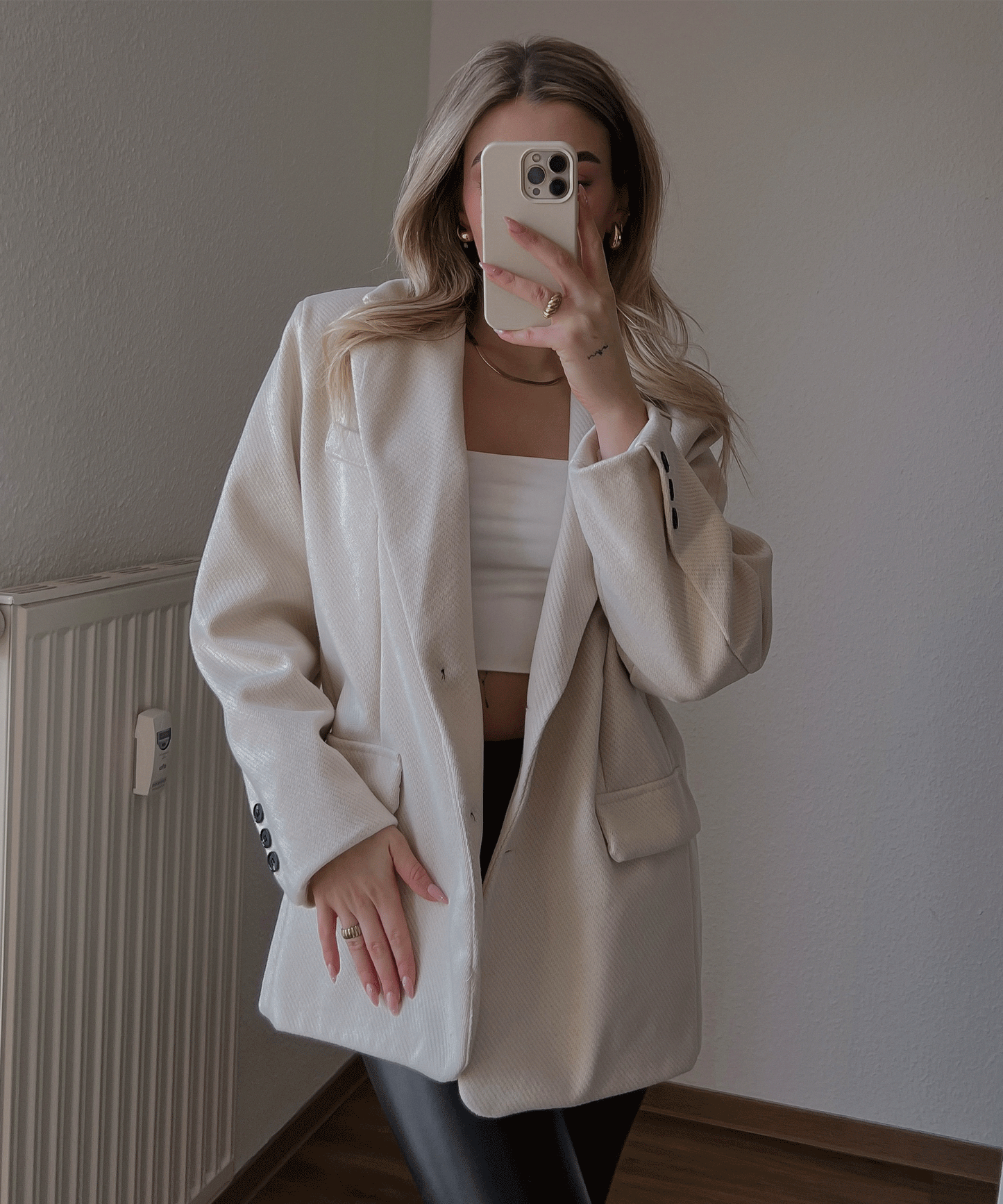 Beige Jacinta Blazer
 - Krohn-e