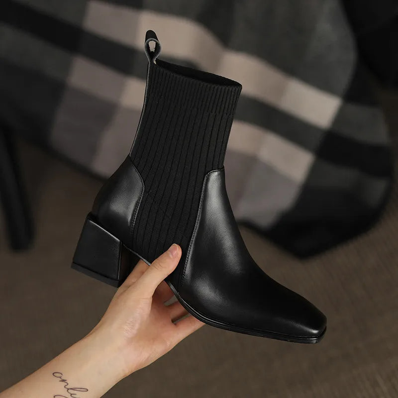 Krohn-e | Stiefel mit Quadratischer Zehenpartie und Elastischen Stricksocken