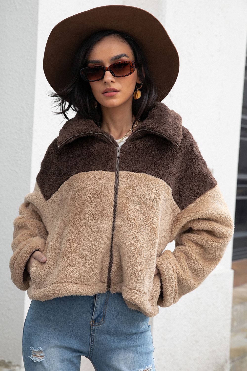 Krohn-e | Zweifarbige Kragenflauschjacke