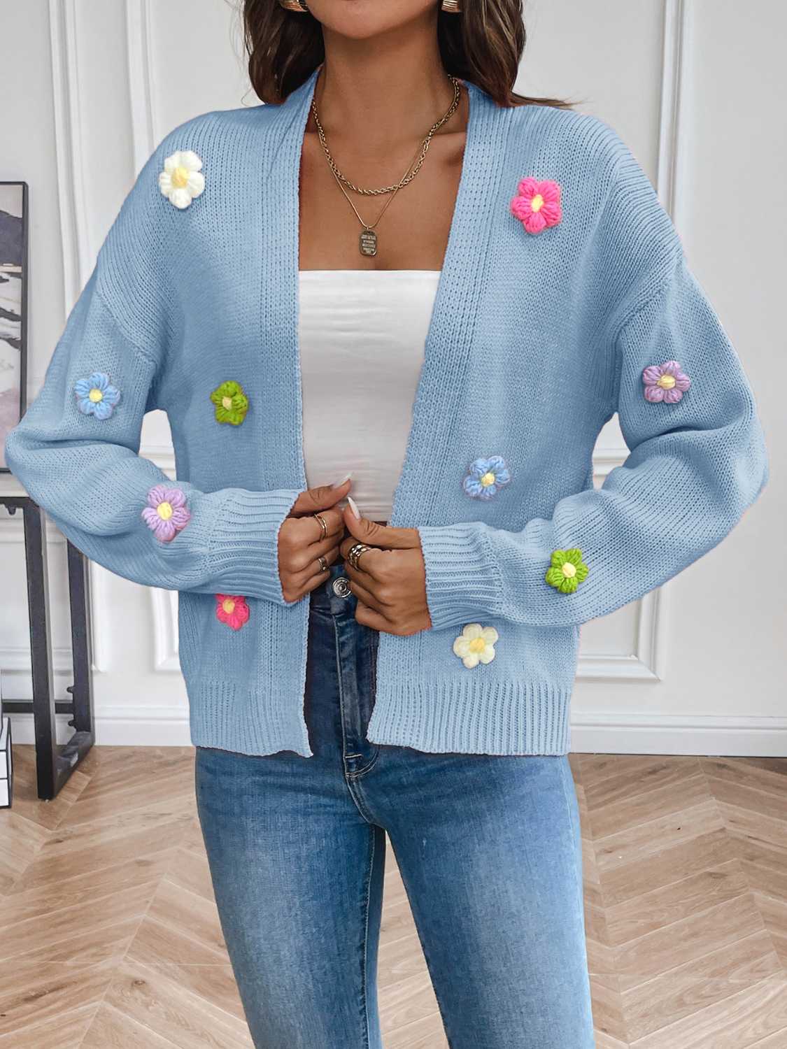 Krohn-e | Strickcardigan mit Blütendetails Offene Vorderseite Feminin und Stylisch