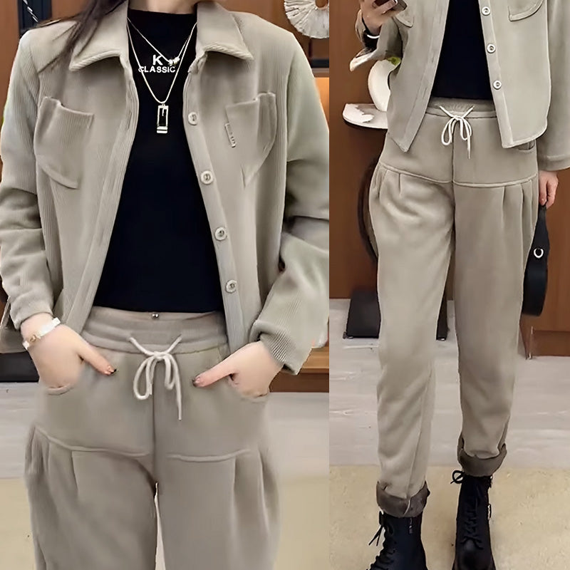 Damen Winterkostüm: Jacke und Hose im Vintage-Stil von Hellena