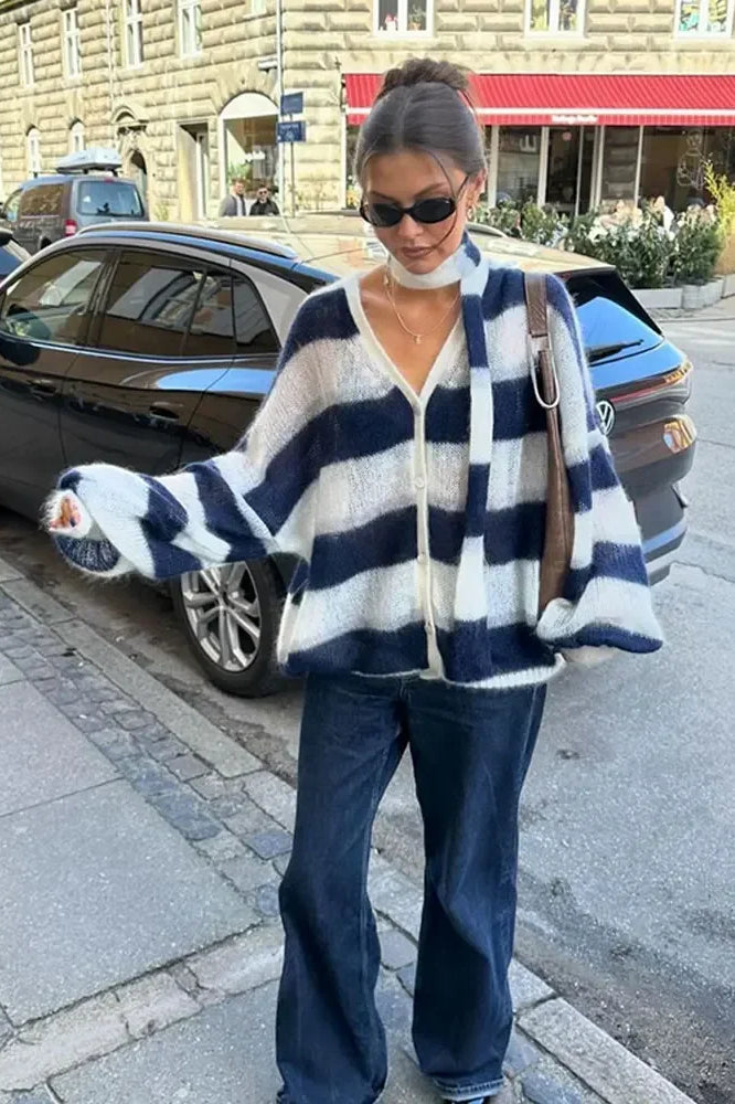 Krohn-e | gestreifter V-Ausschnitt Strickcardigan