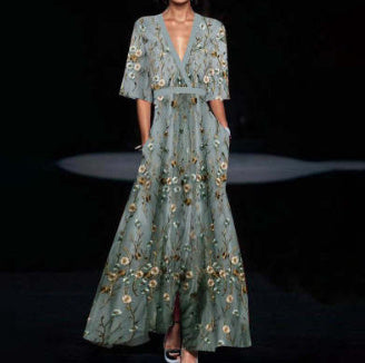 Plisee-Kleid mit Gürtel von Kathleen – bedruckt