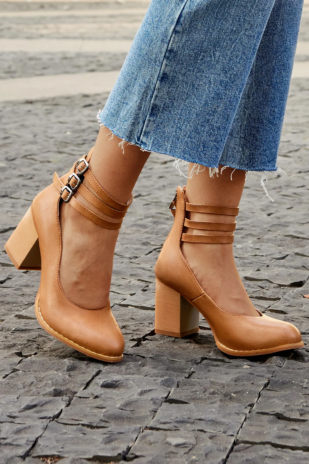 KROHN-E Damen Sandalen Blockabsatz Knöchelriemen Beige