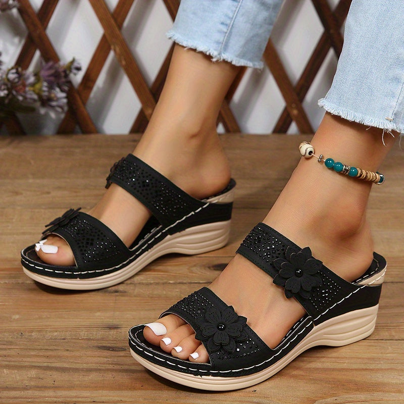 KROHN-E Damen Wedge Pantoletten Blumenverzierung Keilabsatz