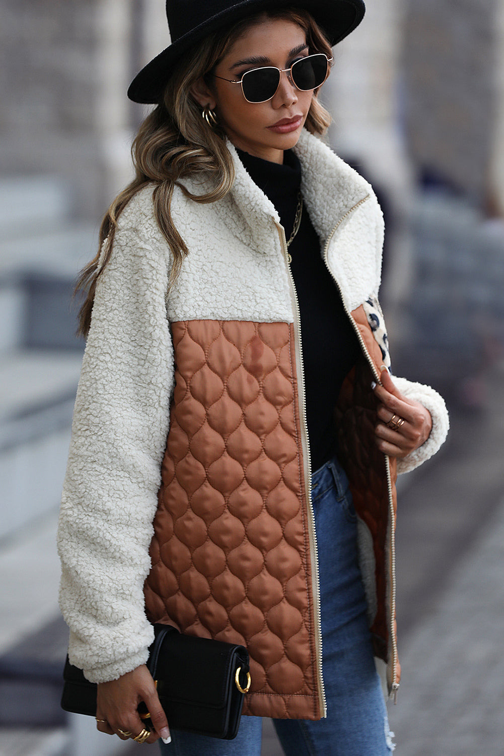 Krohn-e | Zip-Jacke mit Stehkragen aus Sherpa mit Leoparden-Patches
