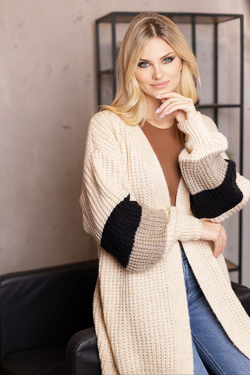 Krohn-e | Strick-cardigan Weich und Elegant Kontrastärmel
