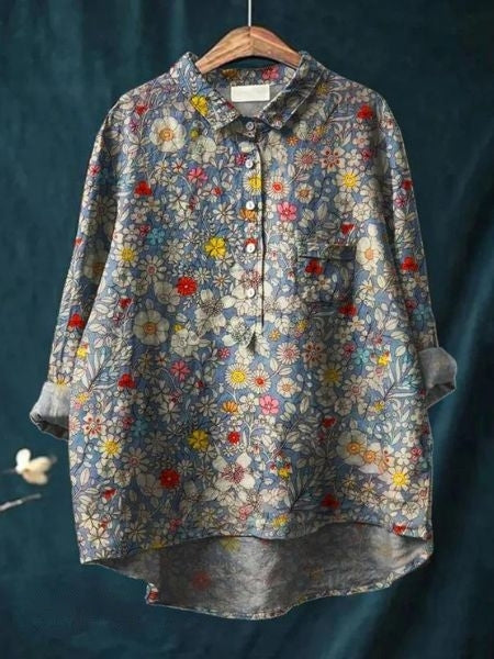 Lila Damenbluse mit Blumenmuster für einen lässigen, frischen Look