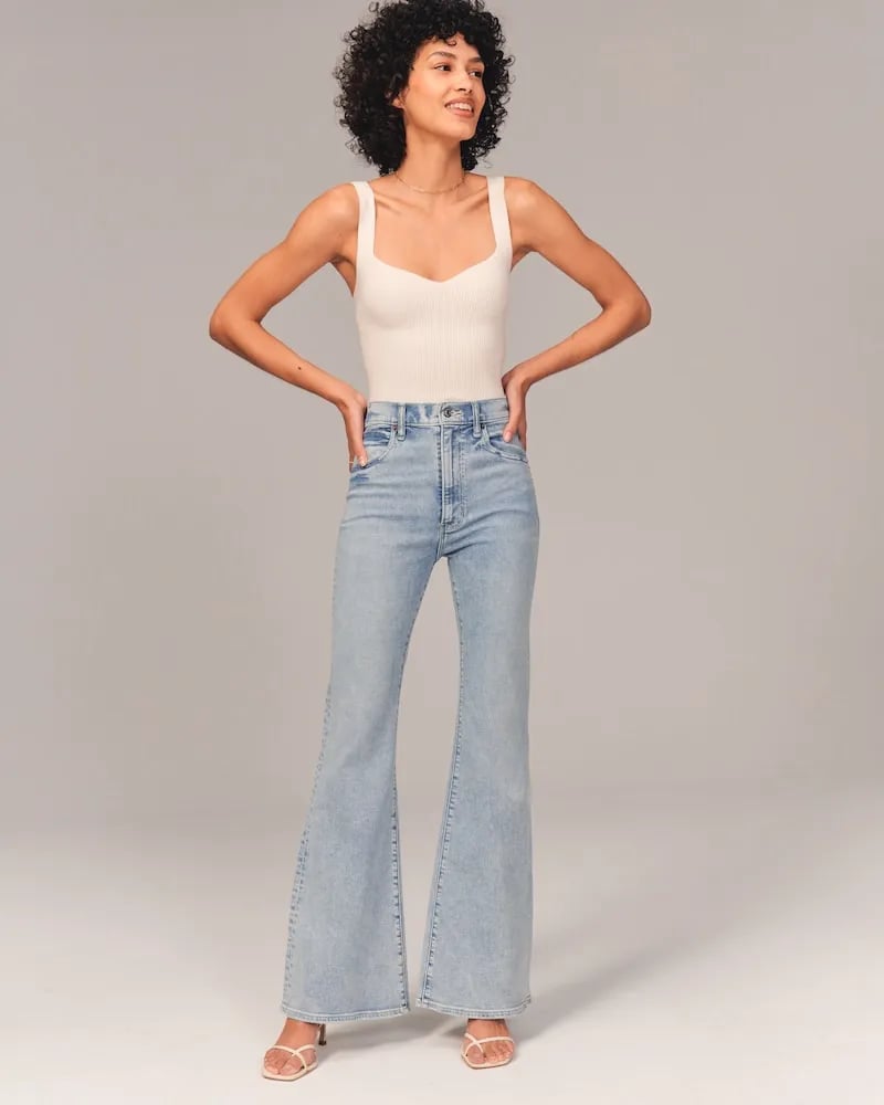 Jamiya Damenjeans: Modern, elastisch und im Schlag geschnitten