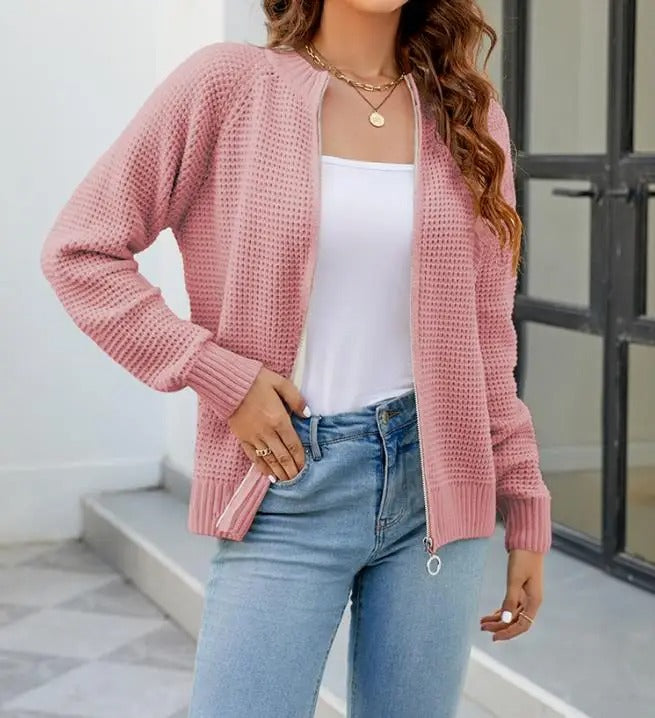 Klassische Damen-Strickjacke mit Reißverschluss und langen Ärmeln von Nora