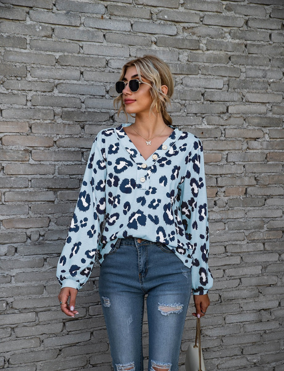 Lockeres Langarm-T-Shirt mit Leopardenmuster und V-Ausschnitt von Fudus