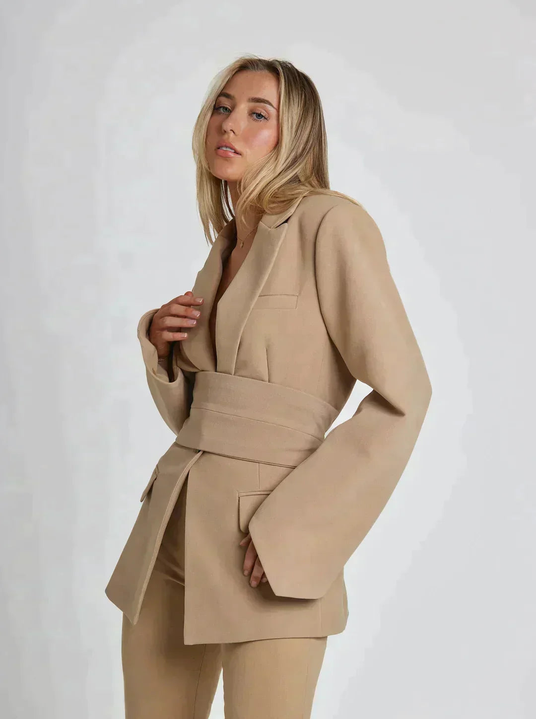 Krohn-e | Blazer mit zusätzlichen Gürtelakzenten