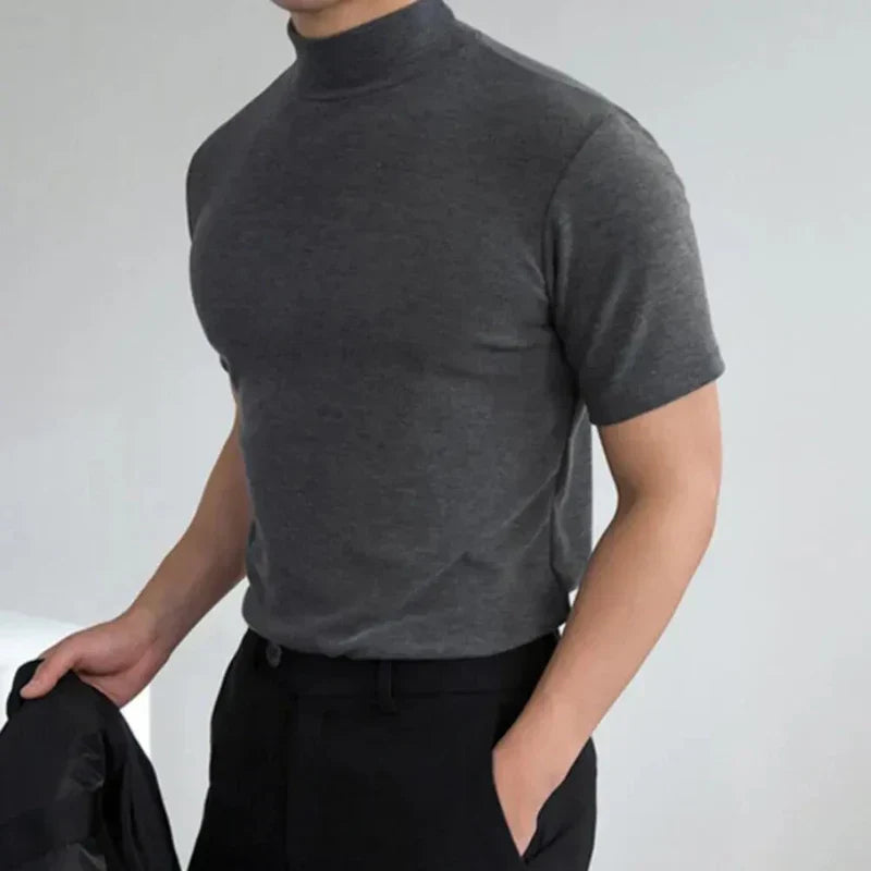 Einfaches, bequemes Herren-T-Shirt mit hohem Kragen