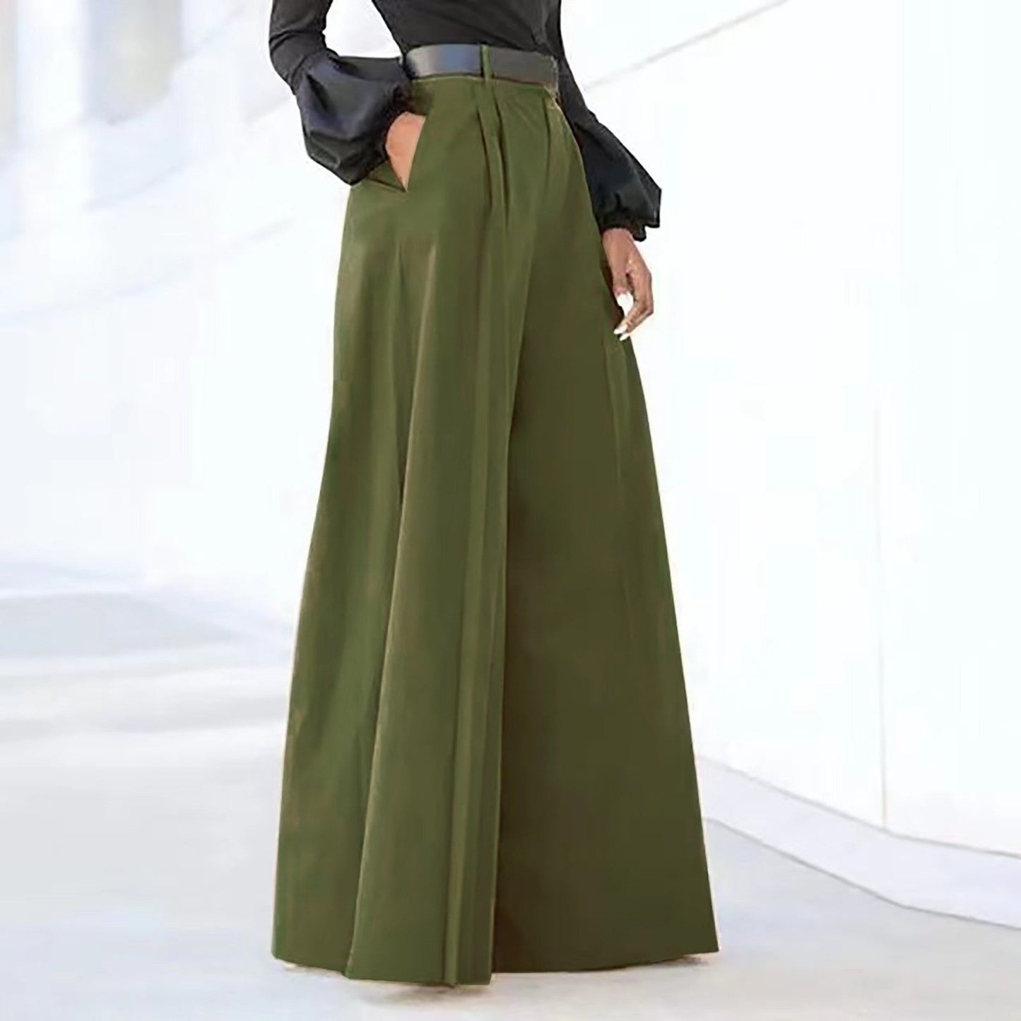 Weite, elegante Damenhose mit Falten