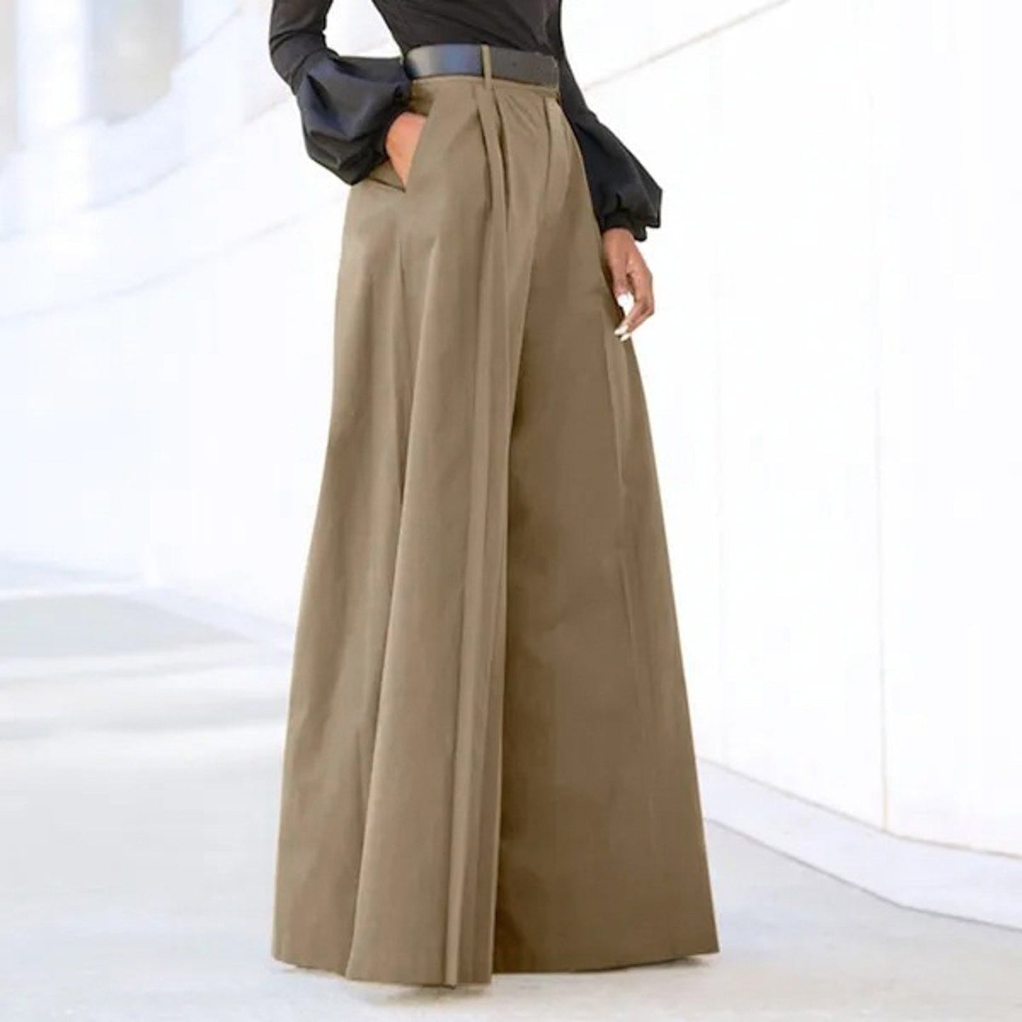 Weite, elegante Damenhose mit Falten