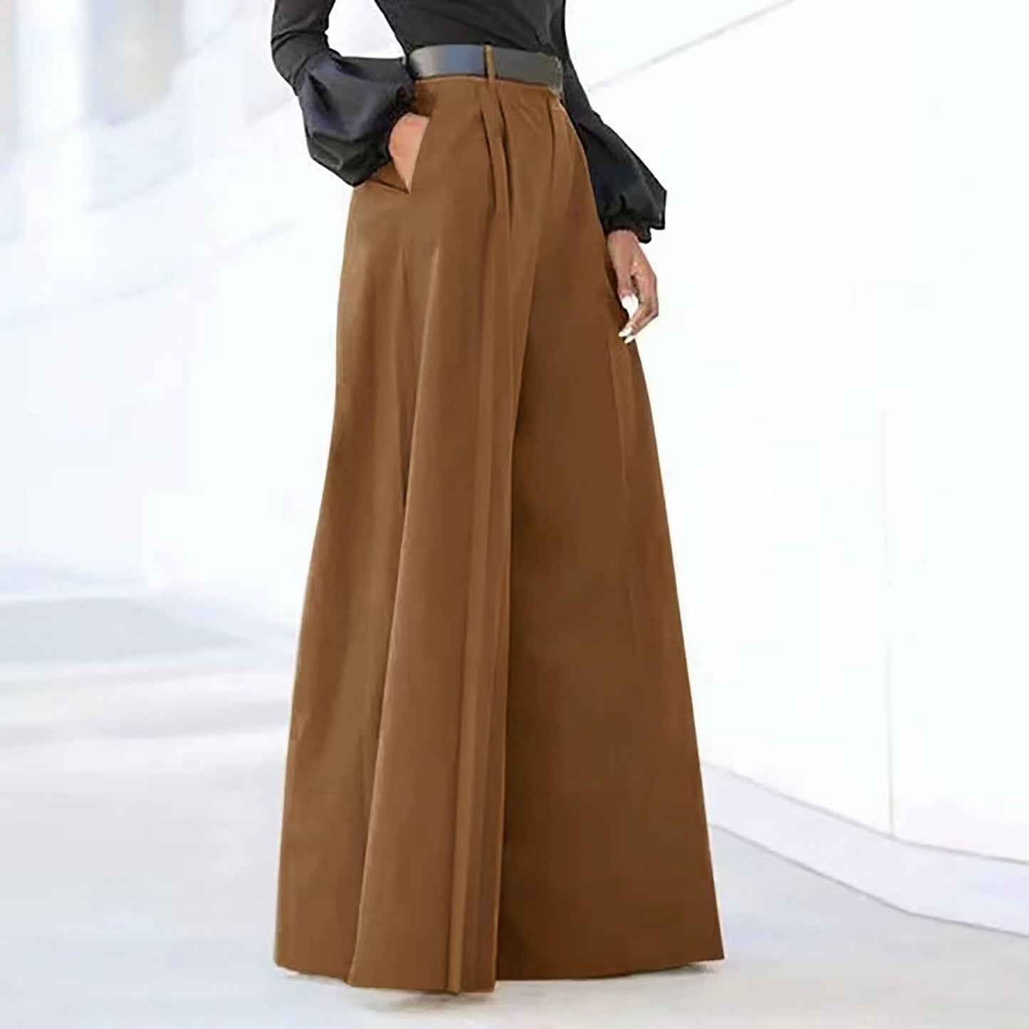 Weite, elegante Damenhose mit Falten