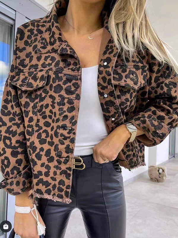 Krohn-e | Jeansjacke mit Leopardenmuster und langen Ärmeln