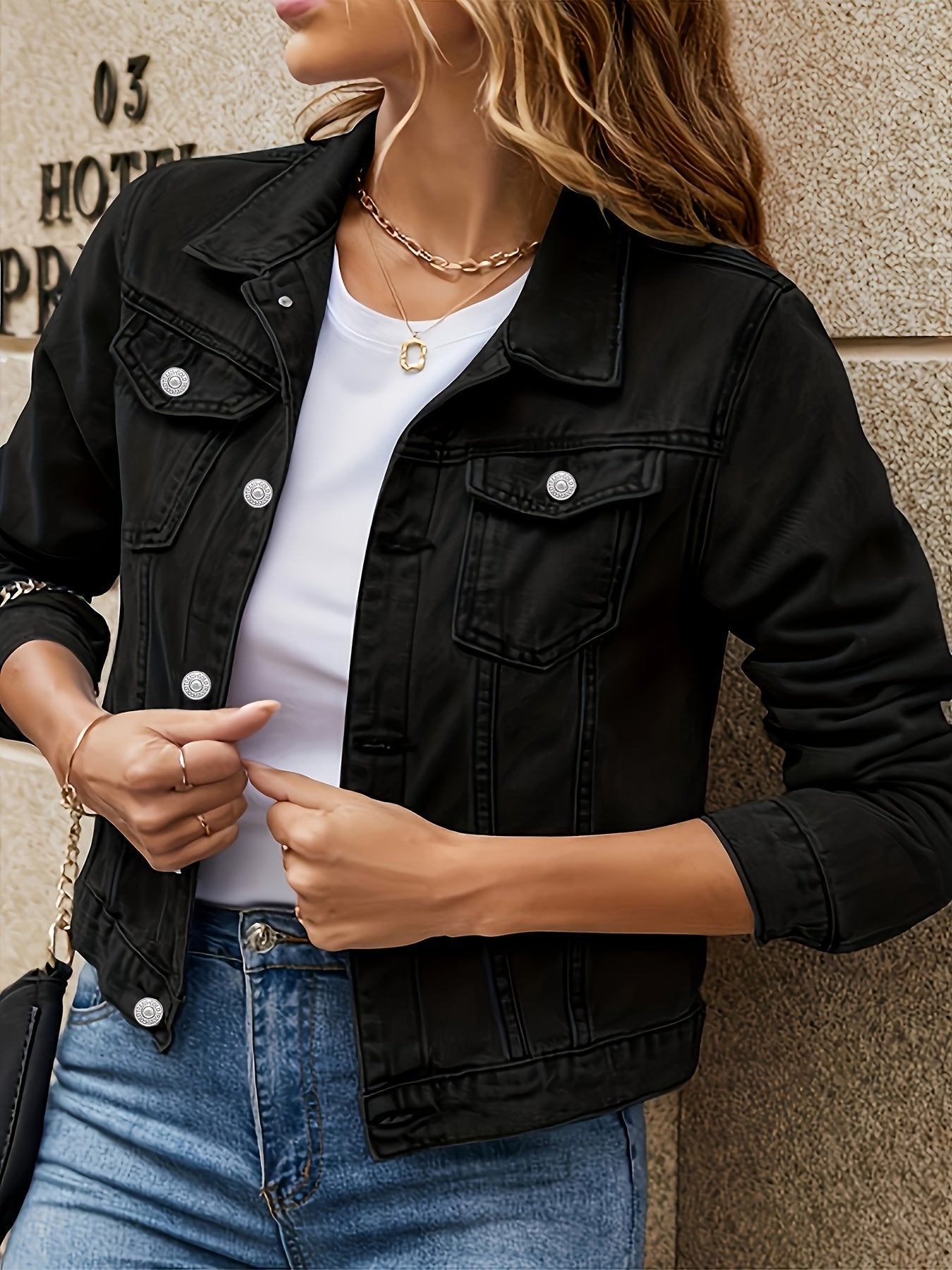 Modische Jeansjacke von Hyvora