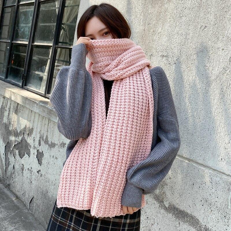 Warmer Strick Schal für Damen aus Carolina im Winter