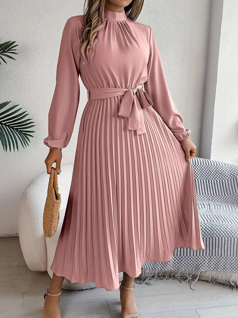 Krohn-e | Schlichtes Kleid mit Stehkragen und Plissiertem Gürtel