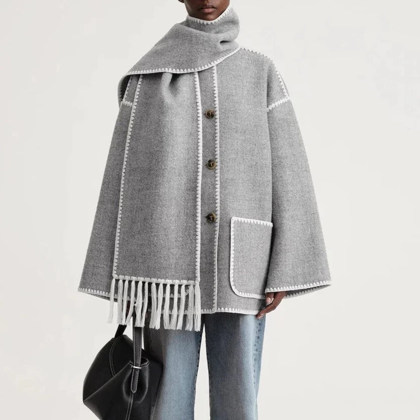 Krohn-e | Wollmantel - Oversized Fit - Schal-Kragen mit Fransen - Dekorative Nähte - Knopfverschluss