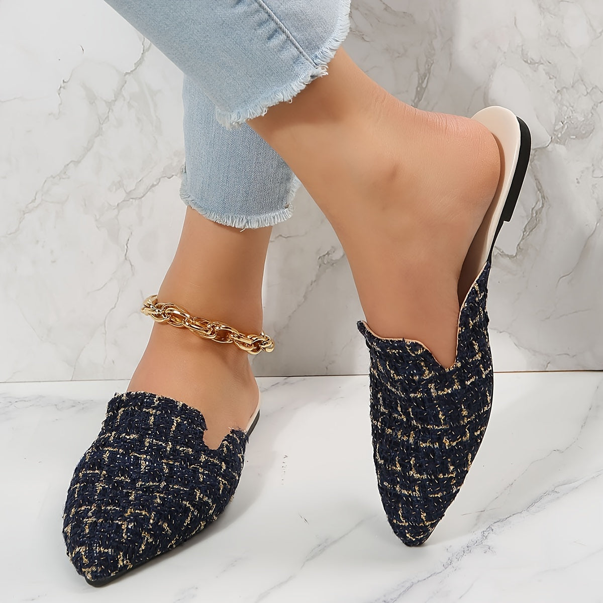 Komfortable und leichte Pantoletten mit Spitze - Tresa