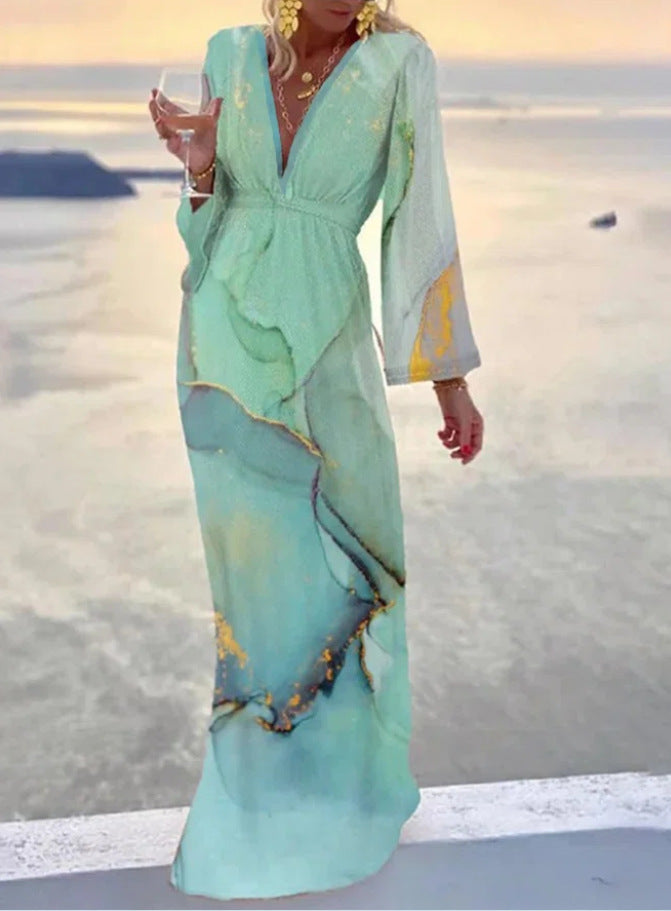 Strandkleid mit V-Ausschnitt, Chiffonärmeln und Taillierung von Fudus