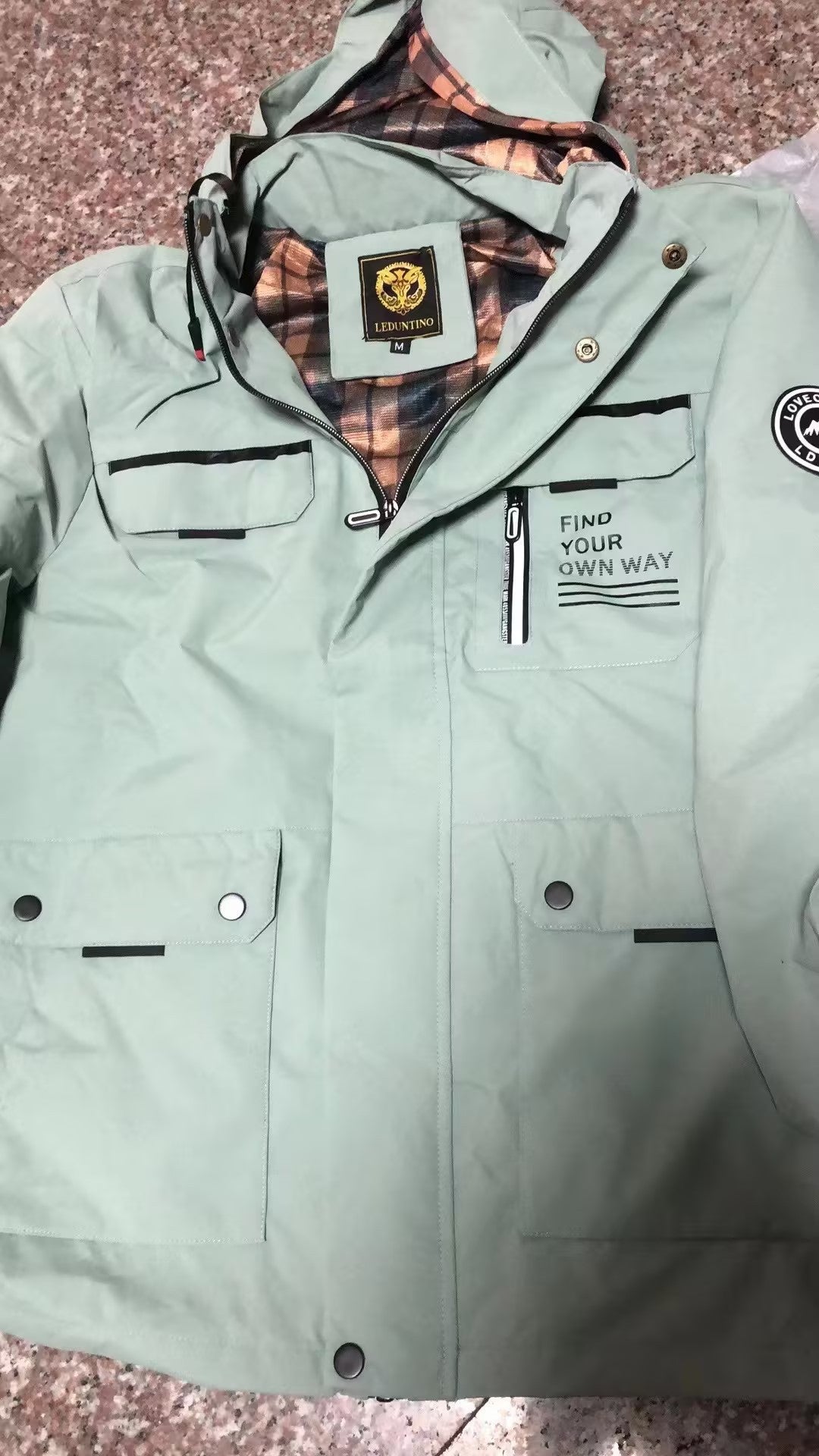 Herrenjacke Alan: Winddicht, mit Kapuze und Taschen