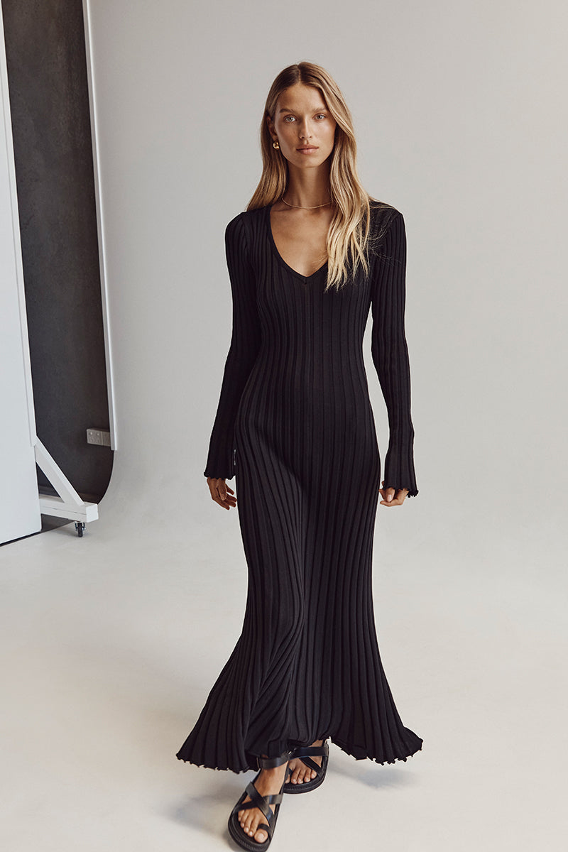 Krohn-e | Bequemes Gestricktes Damen Midi Kleid mit V-Ausschnitt