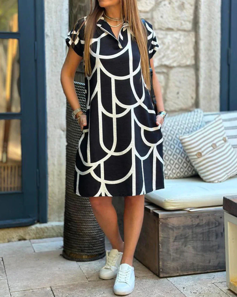 Kurzes V-Ausschnitt Kleid von Fudus mit Druck